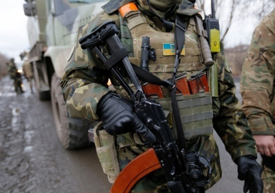 Двух украинских военных ранены, один травмирован