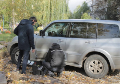В Ужгороде неизвестные прикрепили гранату в автомобиль прокурора