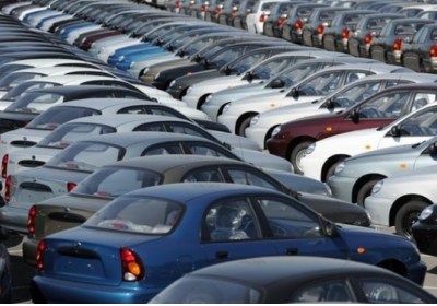 Кабмін просить Президента підписати закон щодо імпорту вживаних авто