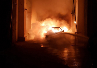 В центре Киева сгорела машина сына Гонтаревой - ВИДЕО