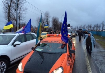 Активісти Автомайдану встановили блокпост біля резиденції Президента (трансляція)