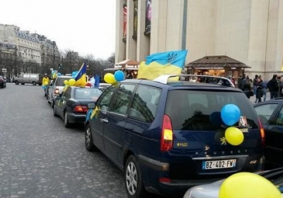 АнтиАвтомайдан оточив автомайданівців на Європейській площі