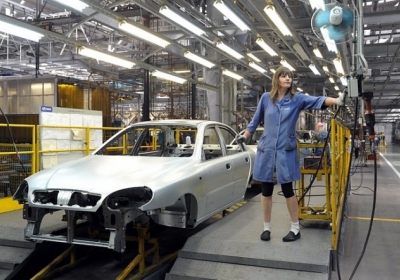 Автовиробництво в Україні впало майже на 40%
