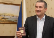 Аксенов уже получил российский паспорт