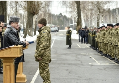Президент України нагороджує Ігоря Герасименка.Фото: nbnews.com.ua
