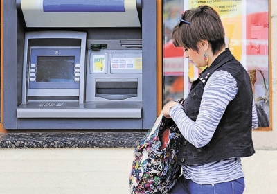 Українці знову довірили свої гроші банкам