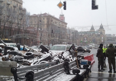 Антимайдан прийшов штурмувати барикади на Євромайдані
