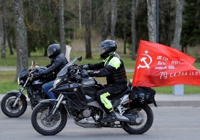 Литва не впустила путінських байкерів із радянською символікою