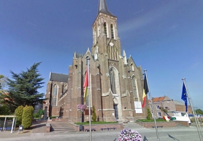 У Бельгії мігрант накинувся з ножем на священика