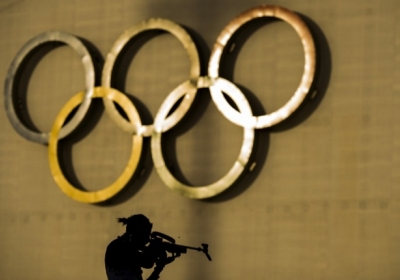 В МОК заявили, що дотримуватимуться санкцій стосовно спортсменів з росії та білорусі