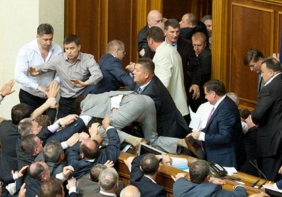 Депутати бились до крові та рвали один на одному одяг (фото, відео)