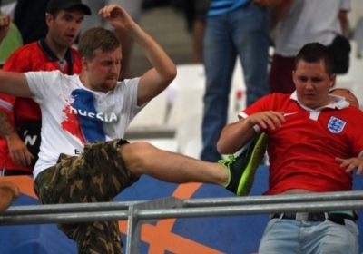 Російські фани атакували англійців на стадіоні після матчу Росія-Англія, - ВІДЕО