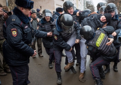 Демократія по-російськи: в Москві затримали 200 активістів, які прийшли підтримати фігурантів 
