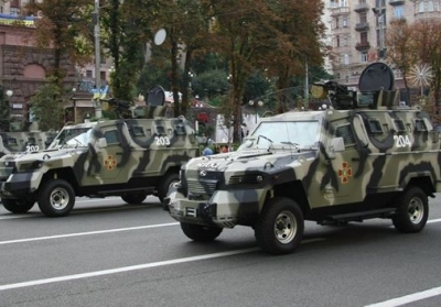 Центр Киева будут патрулировать бронемашины