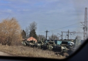 Россия свозит в украинской границы БТР и реактивные системы залпового огня