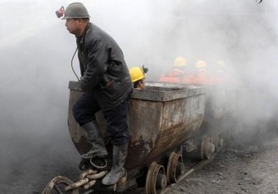 В результате взрыва на шахте Китая 11 горняков заблокированы в ловушке