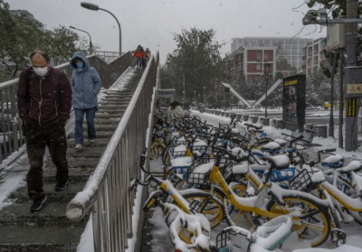 Китай накрыл рекордный снегопад: есть погибший и более 5600 пострадавших