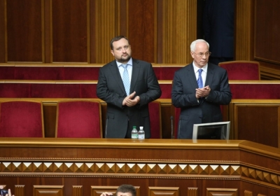 Азаров попрощался с членами правительства и передал полномочия Арбузову