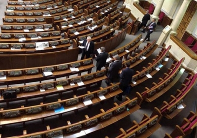 Регіонали пішли з зали засідань Ради через символіку УПА