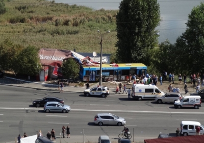 ДТП у Києві: автобус влетів у кав'ярню