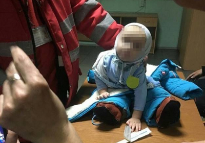 У Києві мати залишила 9-місячну дитину поблизу вокзалу та пішла пиячити