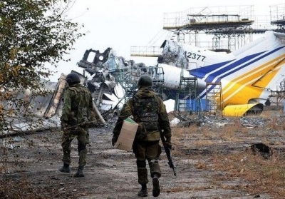Терористи впродовж дня 8 разів атакували Донецький аеропорт, - штаб АТО