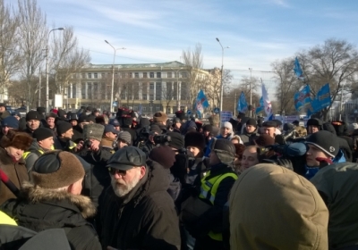 В Донецке неизвестные с битами напали на митинг в поддержку Януковича, - видео