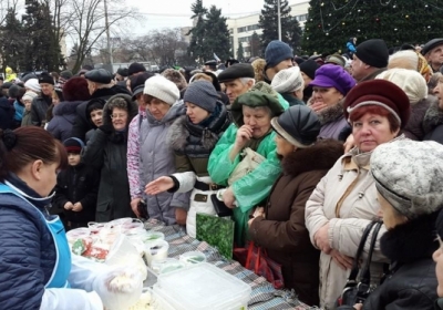 В Донецьку людей автобусами звозять в центр, де розпродують російську 