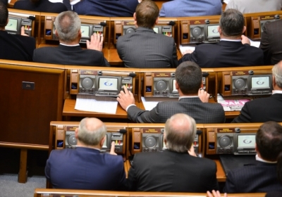 Депутати відкриють сесію законопроектом про закордонні паспорти