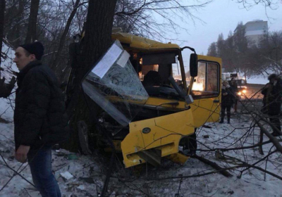 У Києві зіштовхнулися дві маршрутки: постраждали 12 людей