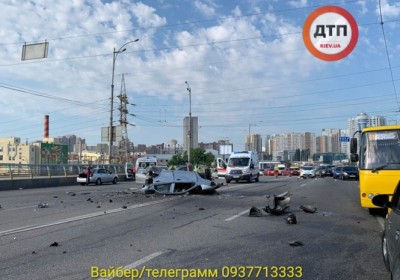 Четыре человека погибли в ДТП возле центрального автовокзала в Киеве - ФОТО