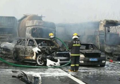 В Китае в результате столкновения 30 автомобилей погибли 18 человек