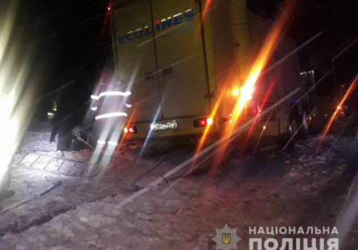 На Львівщині унаслідок зіткнення авто з автобусом загинули 4 людини