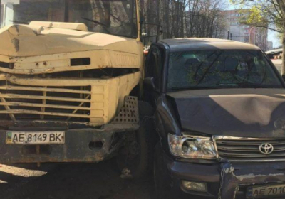 Відмовили гальма: в Дніпрі КрАЗ влаштував масштабну ДТП, протаранивши понад 10 автомобілів
