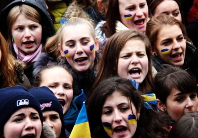 Красою проти насильства: Євромайдан створює жіночі миротворчі загони