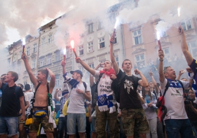 С Динамо могут снять очки за избиение киевскими фанатами темнокожих болельщиков Челси, - видео