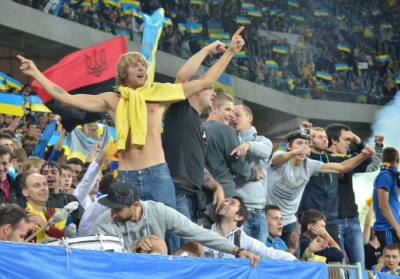 Билеты на вес золота: болельщики дерутся за пропуск на матч Украина-Франция (видео)