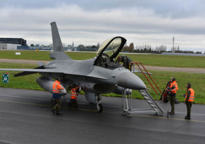 Десять українських пілотів завершили базовий курс навчання польотів на винищувачах F-16