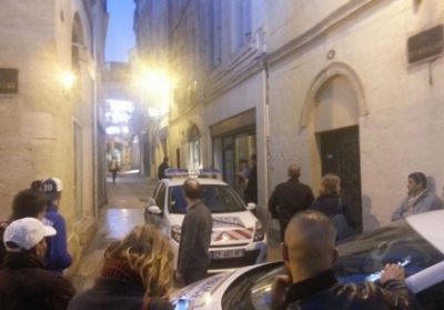 Во французском Монпелье мужчина, который захватил в заложники двух женщин, сдался полиции