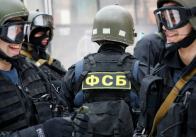 ФСБ Росії звинуватила українця у контрабанді зброї

