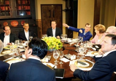 Світові лідери на саміті G8. Фото: EPA