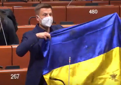 У ПАРЄ вирішили не карати Гончаренка за прапор України