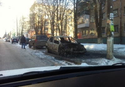 МВД нашло виновных в ночных поджогах автомобилей в Киеве, - фото