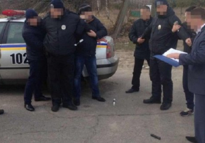 На Чернігівщині двох працівників поліції затримали на хабарі, - ФОТО