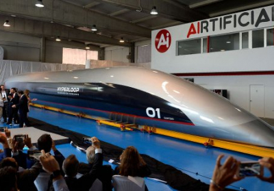 В Іспанії показали першу пасажирську капсулу Hyperloop
