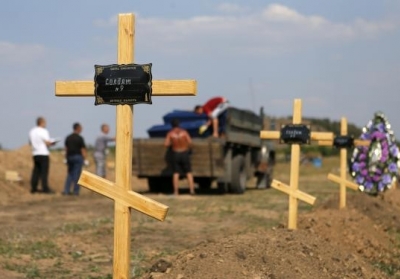 На могилах террористов ДНР не указано имени - только номерные знаки, - видео