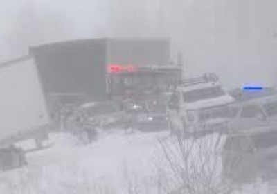 У Мічигані через снігову бурю зіштовхнулися понад 100 авто