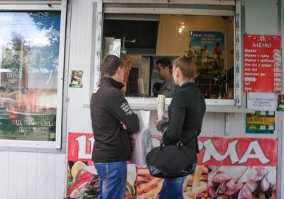 В Киеве демонтировали 20 мест по продаже шаурмы