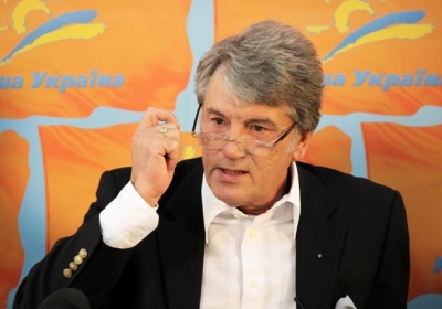 Ющенко порівняв себе із Черчілем та позаздрив уряду Януковича
