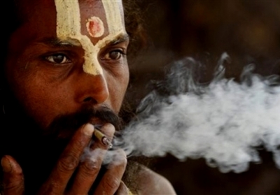 В Індії пропонують продавати сигарети з 25 років